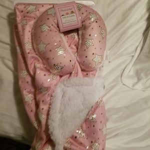 Baby blanket with head support